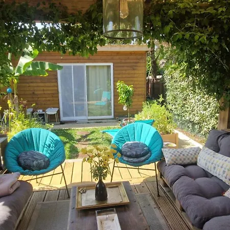 Patio D'artiste بيت للعطل كابروتو